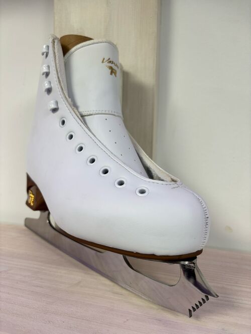 BOTA RISPORT VENUS BLANCO + CUCHILLA STFL AIRA CLUB 9 37 - 245